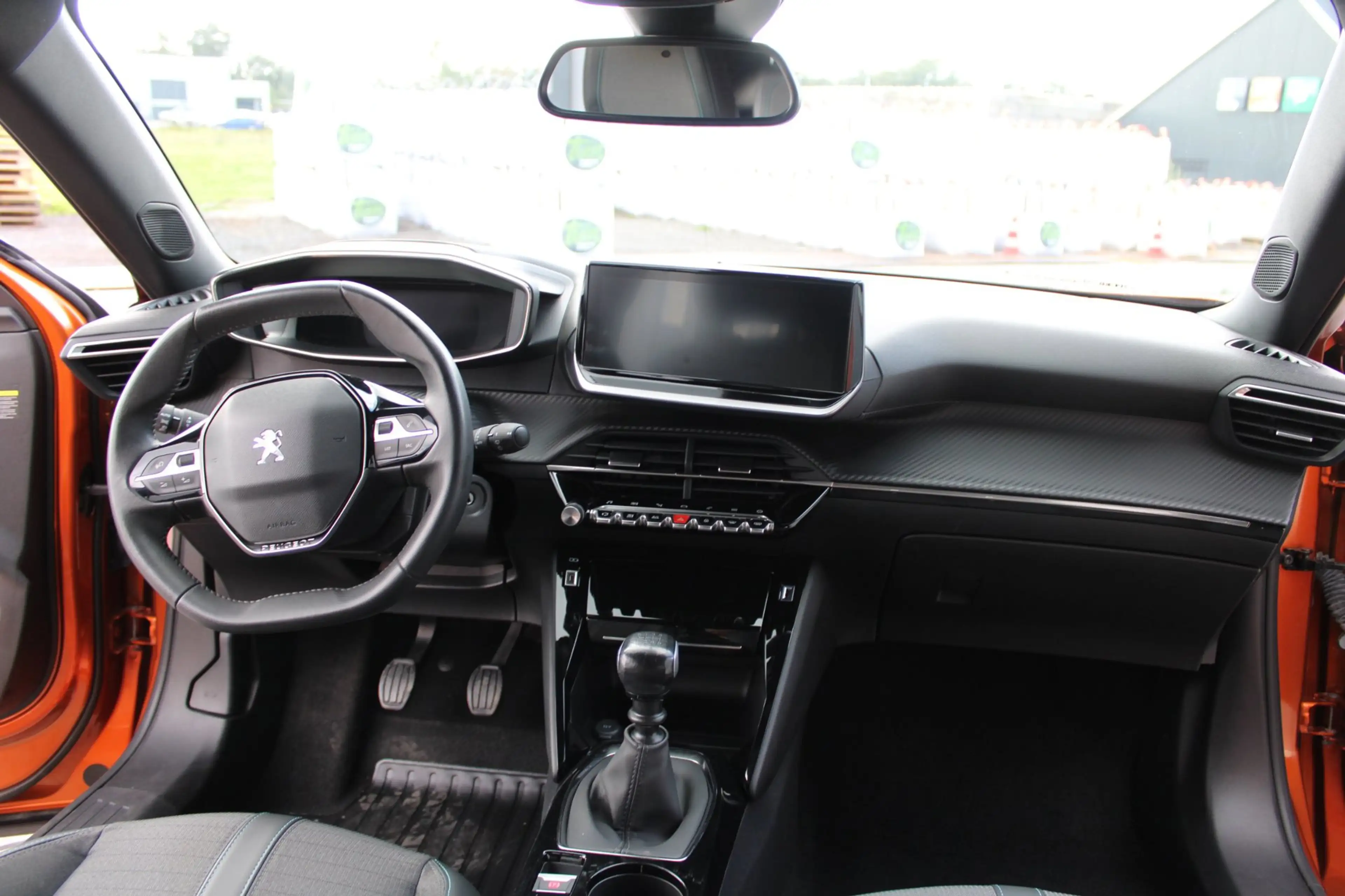 Peugeot 2008 1.2 PureTech Allure Pack Premium Plus NIEUWE BANDE — photo 14
