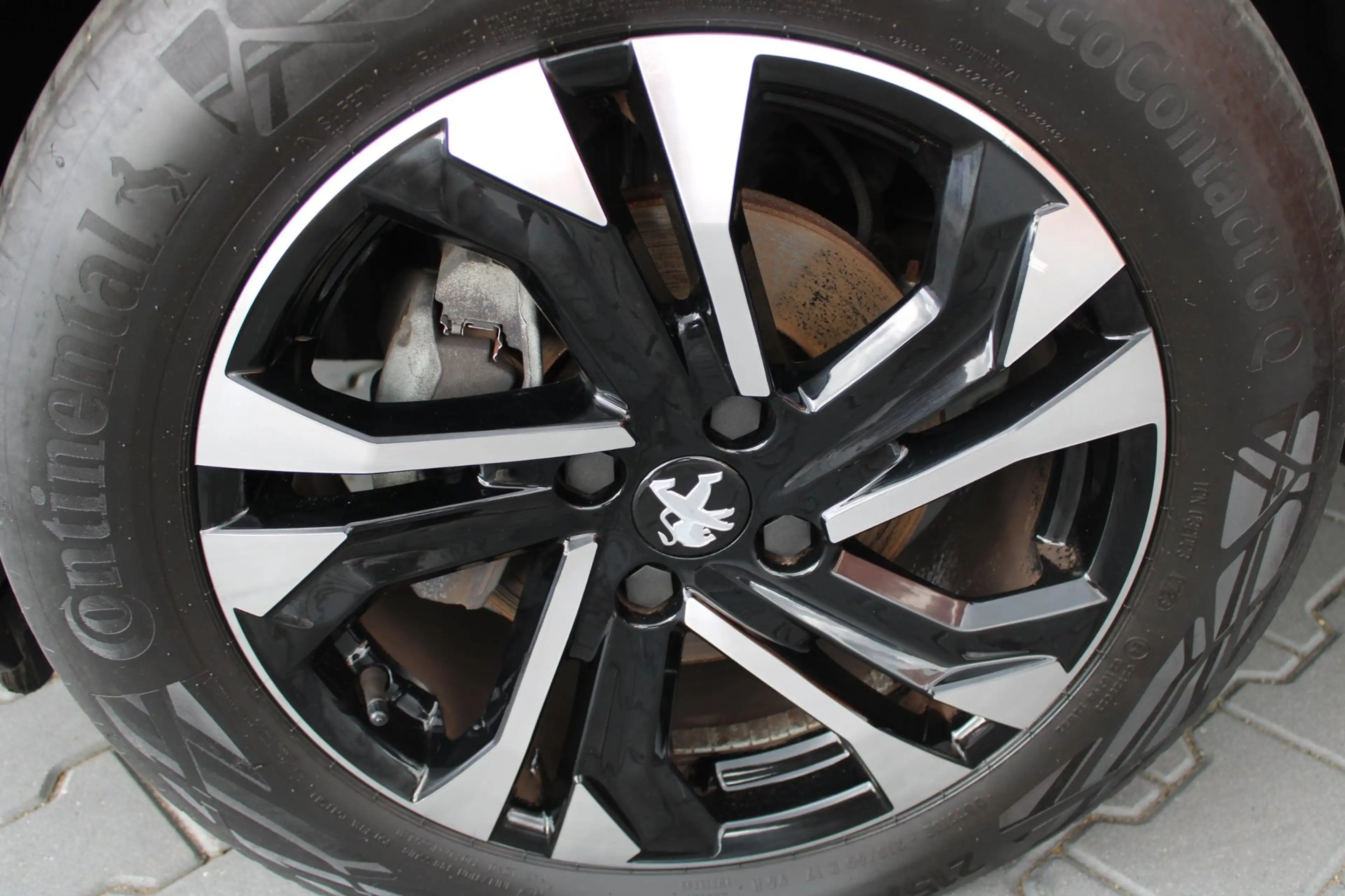 Peugeot 2008 1.2 PureTech Allure Pack Premium Plus NIEUWE BANDE — photo 18