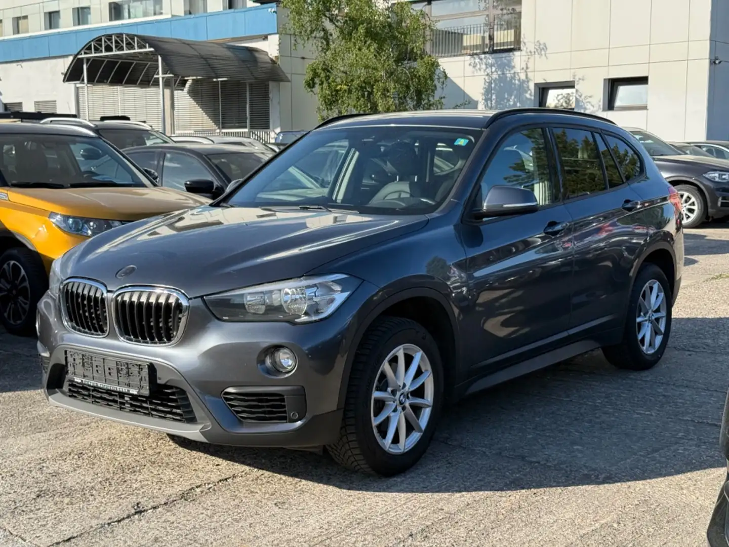 BMW X1 16d /Leder/Klima/SHZ/ Grau - 2