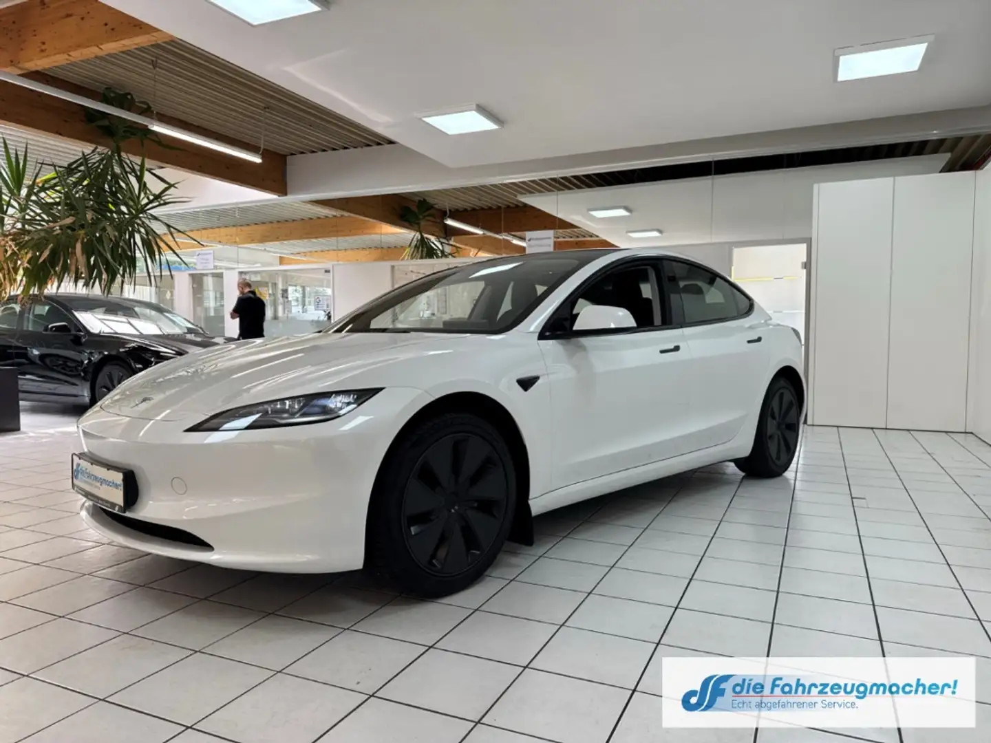 Tesla Model 3 Basis RWD Leder Soundsystem ACC El. Heckklappe WLA Weiß - 2