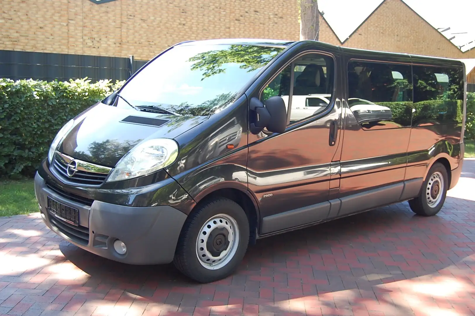 Opel Vivaro 2.5 CDTI Kombi L2H1 Klima AHK lang Rollstuhllift - 1