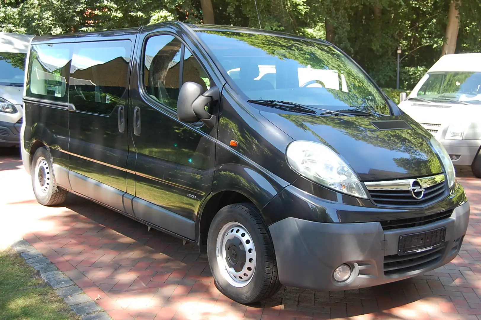 Opel Vivaro 2.5 CDTI Kombi L2H1 Klima AHK lang Rollstuhllift - 2