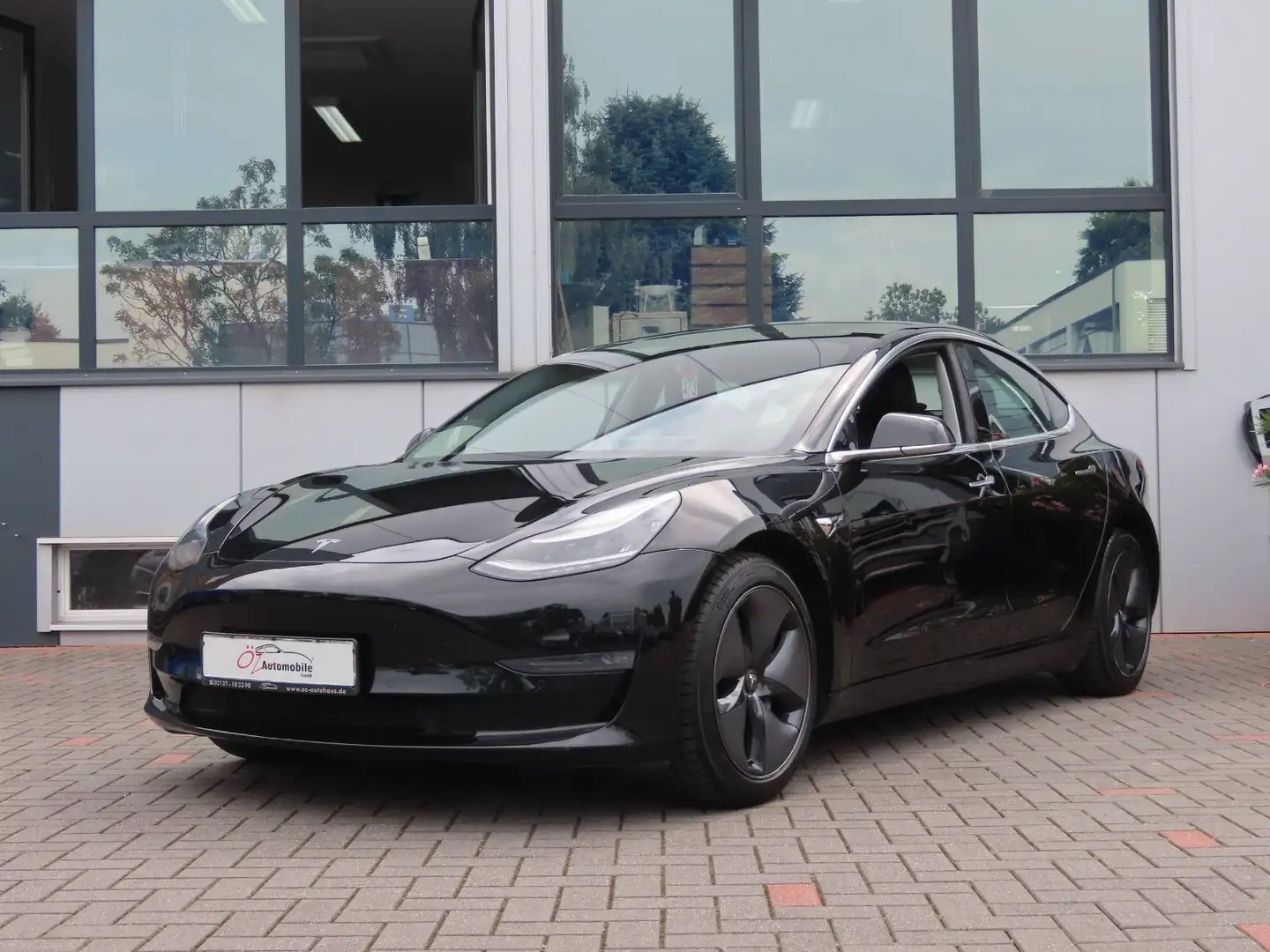 Tesla Model 3 Long Range Dual AWD 75 KWH Schwarz - 2