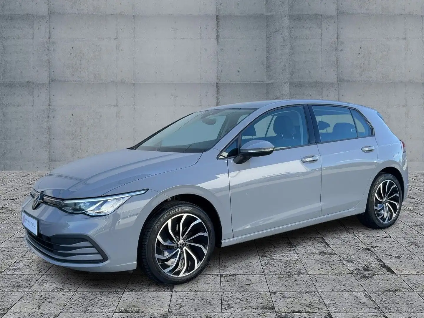 Volkswagen Golf VIII 1.5 eTSI DSG LIFE LED+APP+SHZ+PDC+AHK Grau - 2