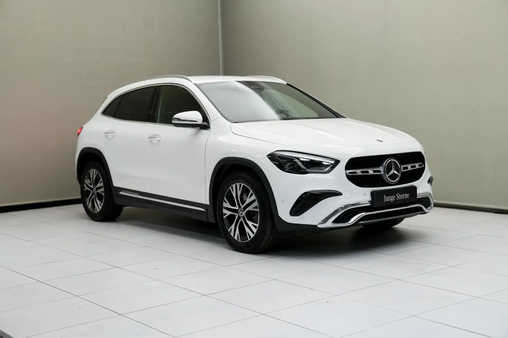 Mercedes-Benz GLA 200 d 4MATIC W-Paket Navi LM ACC KAM SpurW Weiß - 2