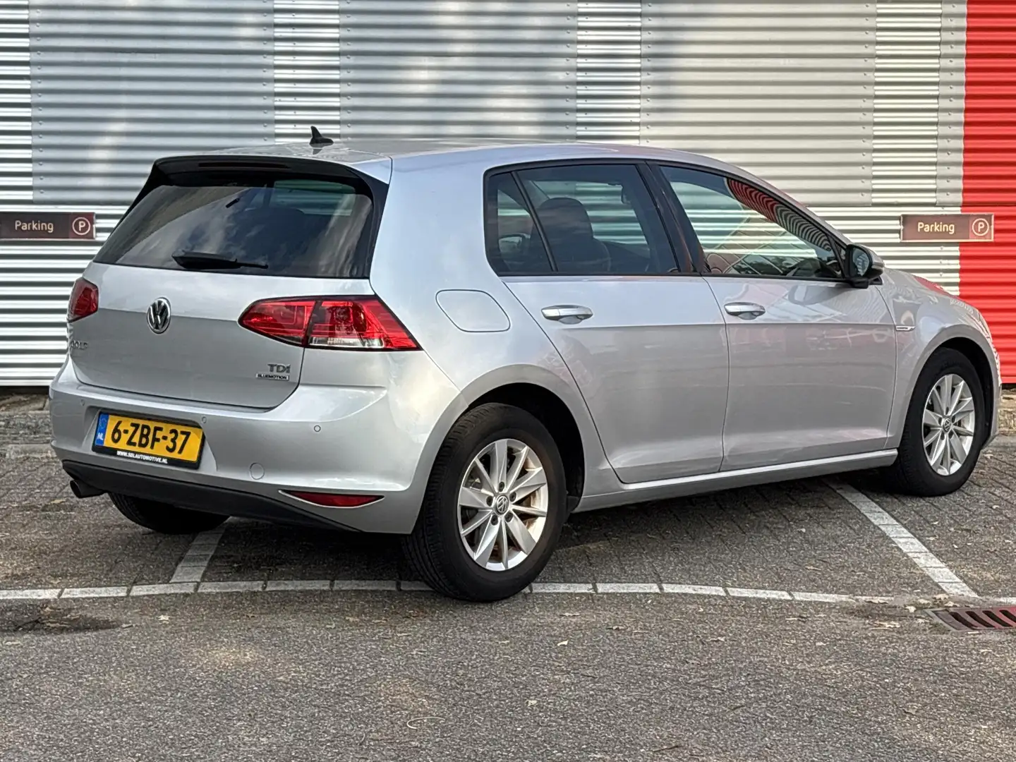 Volkswagen Golf 1.6 TDI Trendline Plus BlueMotion | Airco | Cruise Grijs - 2