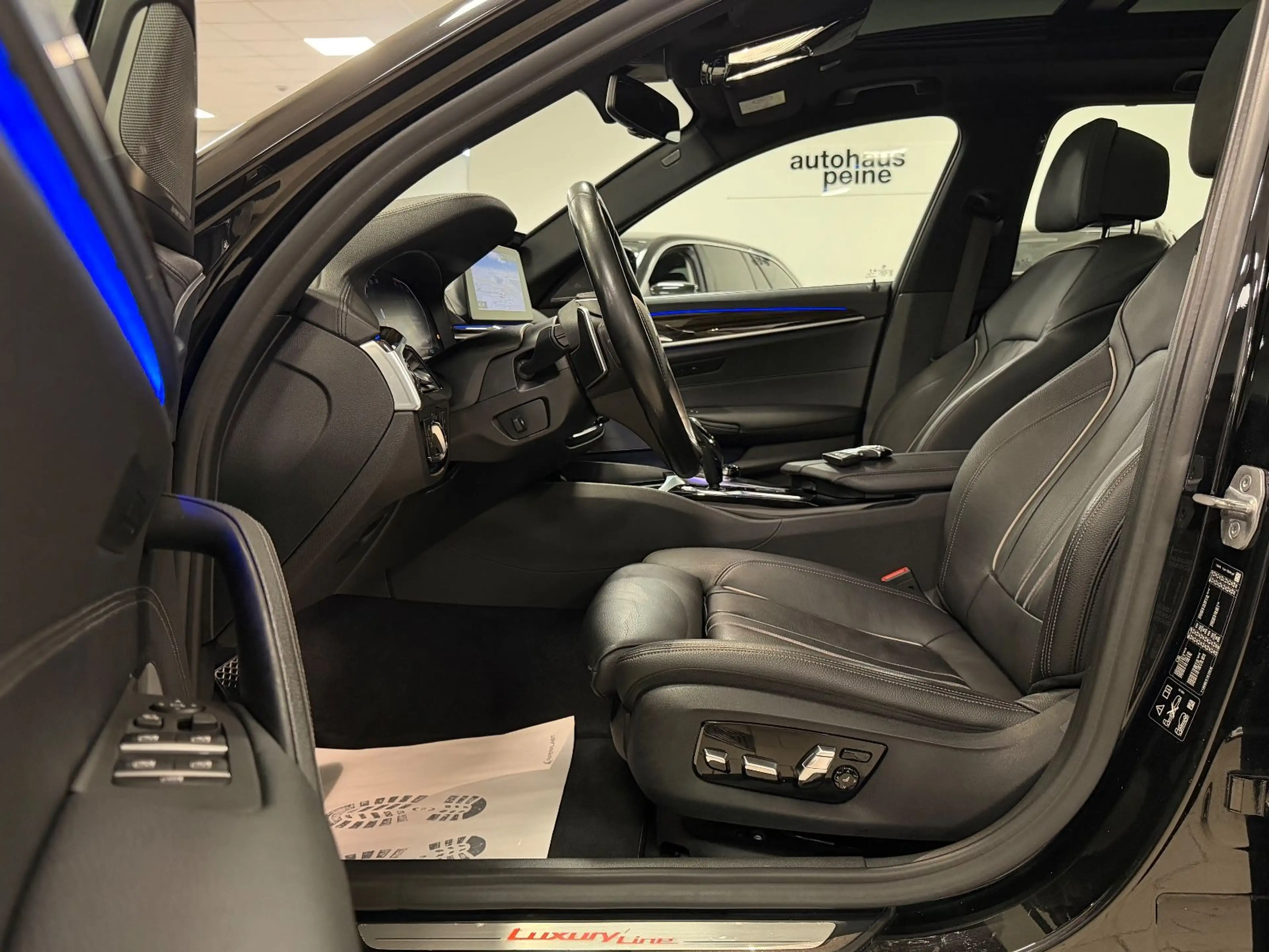 BMW 530 dxD/HUD/LEDer/Panor/AHK/360°/SofCl/TV/VOLL — photo 15