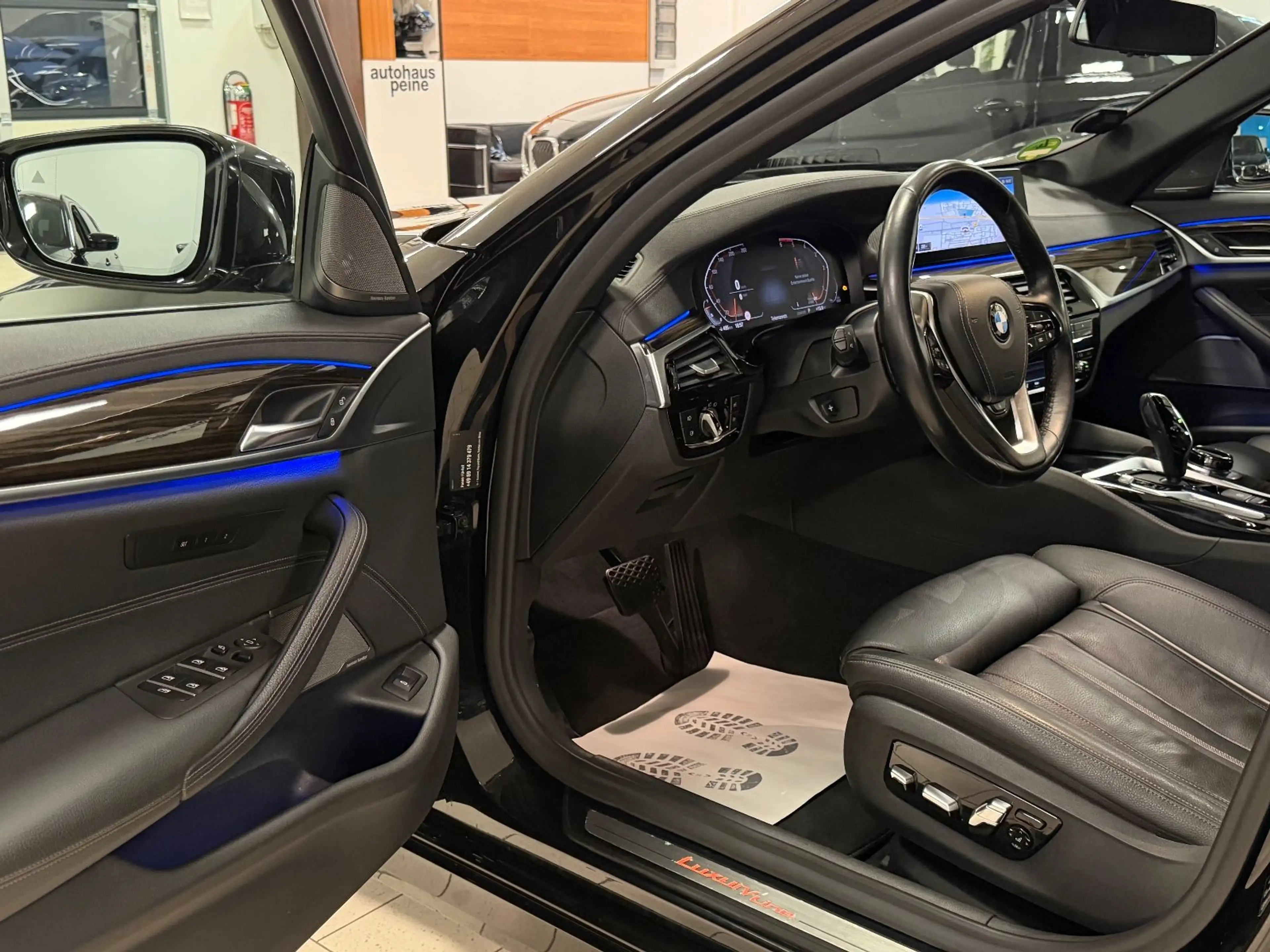 BMW 530 dxD/HUD/LEDer/Panor/AHK/360°/SofCl/TV/VOLL — photo 14