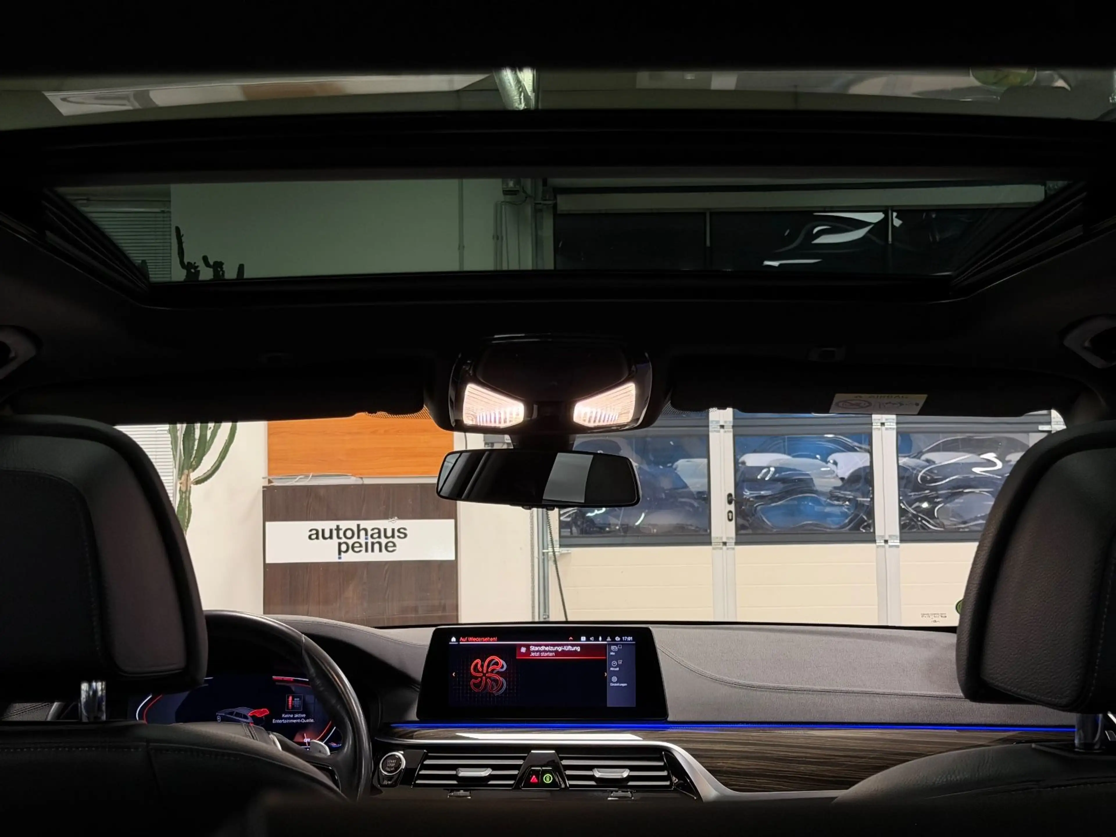 BMW 530 dxD/HUD/LEDer/Panor/AHK/360°/SofCl/TV/VOLL — photo 12