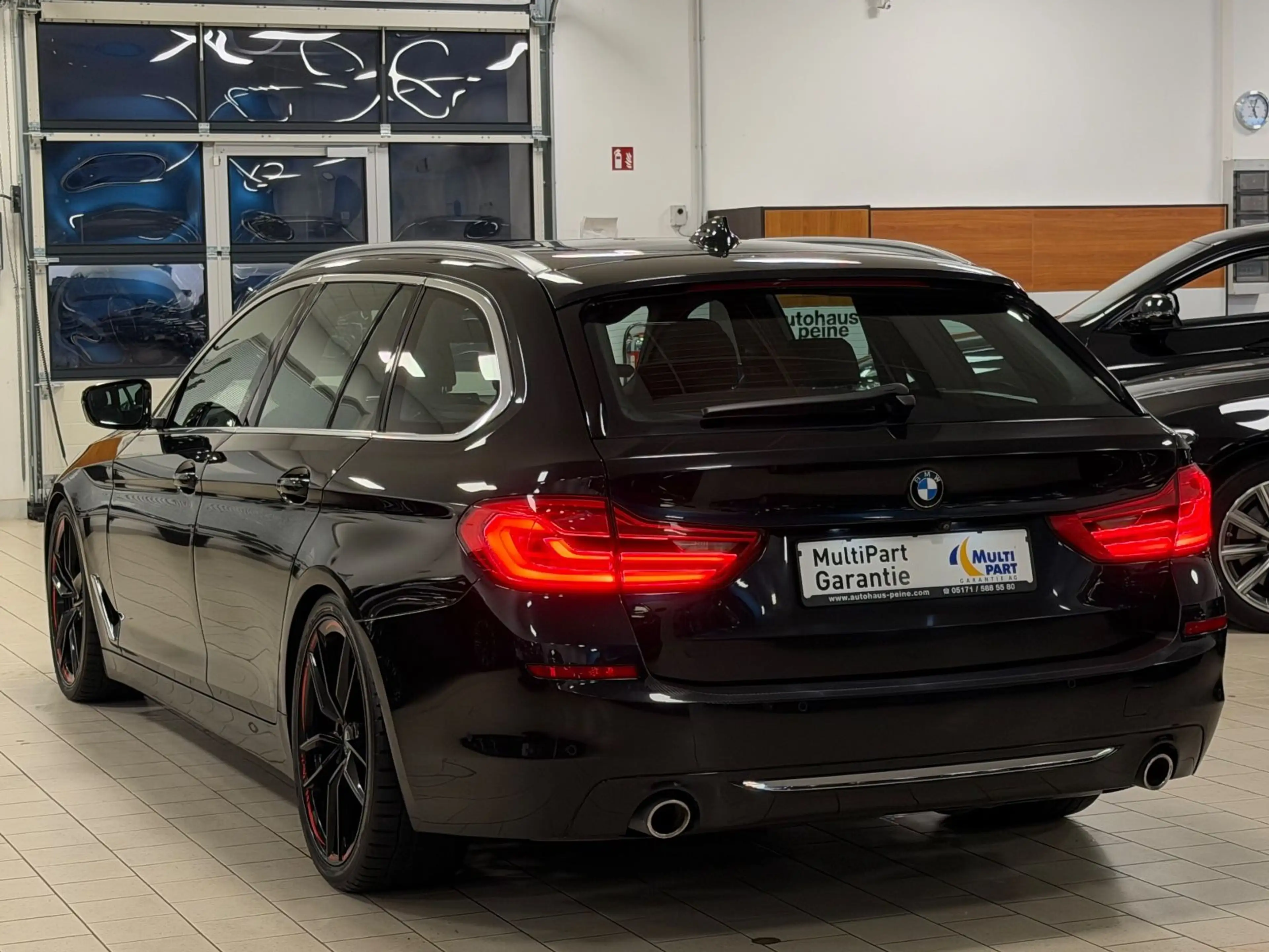 BMW 530 dxD/HUD/LEDer/Panor/AHK/360°/SofCl/TV/VOLL — photo 3