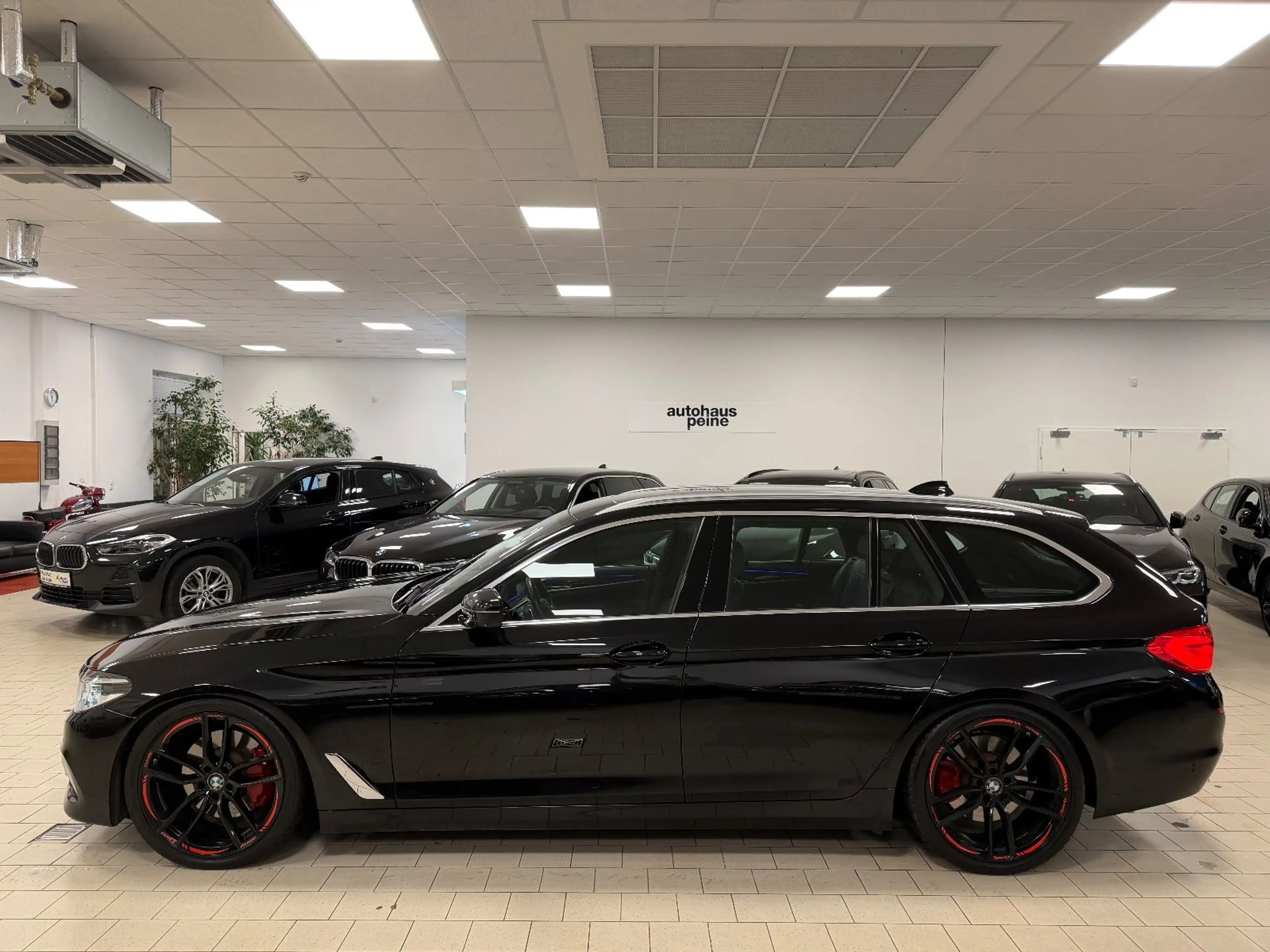 BMW 530 dxD/HUD/LEDer/Panor/AHK/360°/SofCl/TV/VOLL — photo 7
