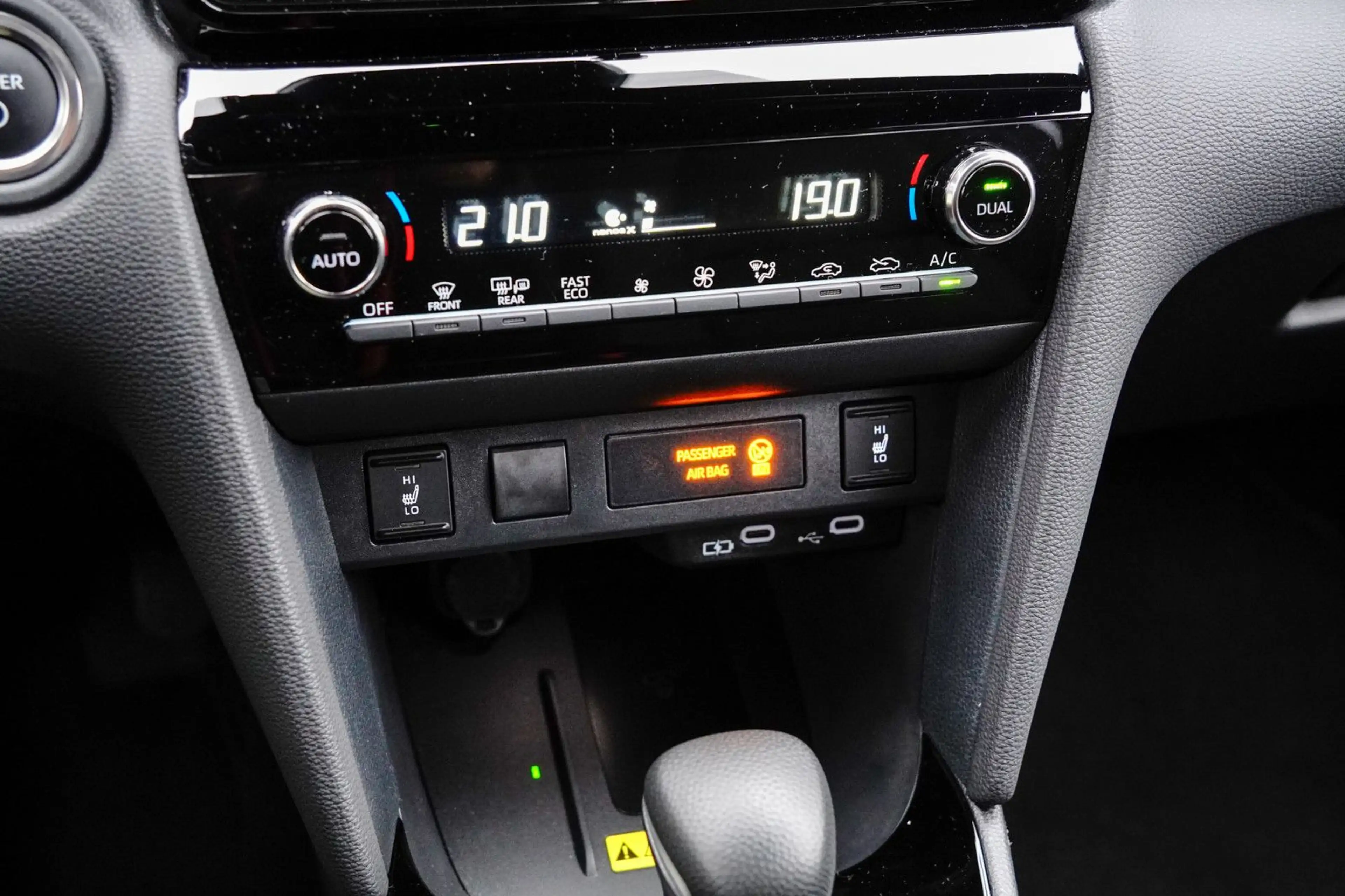 Toyota Yaris Cross Hybrid FWD Style Plus — photo 11