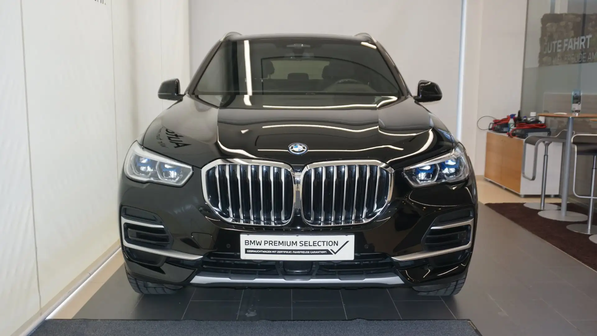 BMW X5 xDrive45e Schwarz - 2