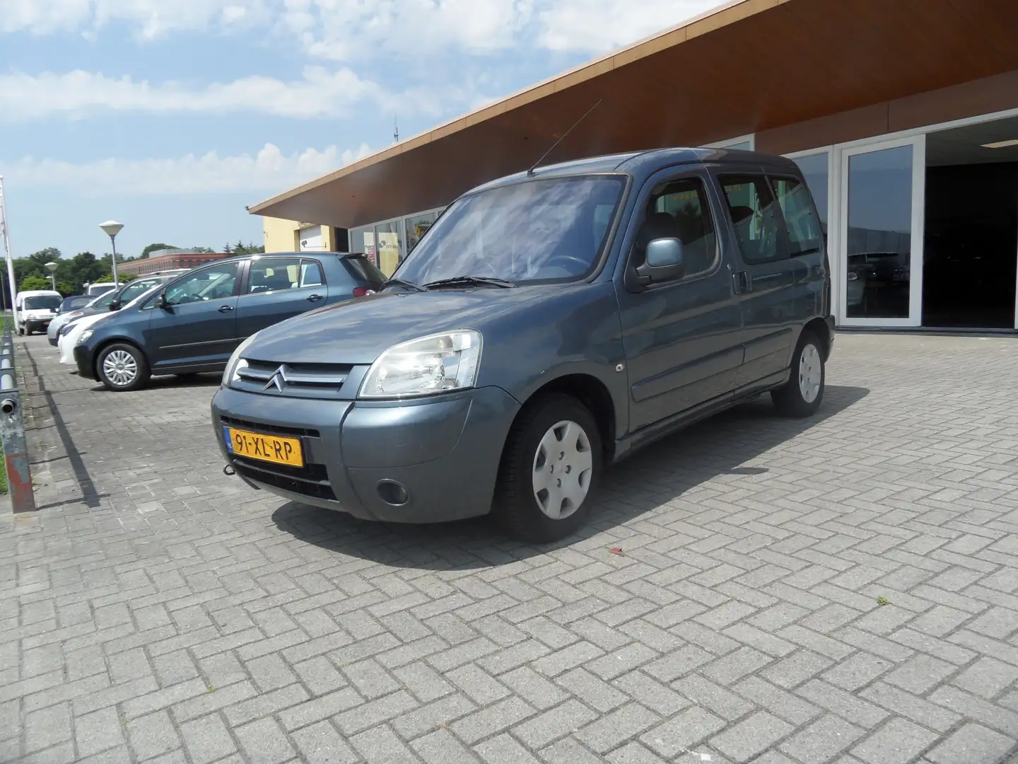 Citroen Berlingo 1.4i Multispace Cool Tech Nieuwe APK + Koppeling Gris - 1