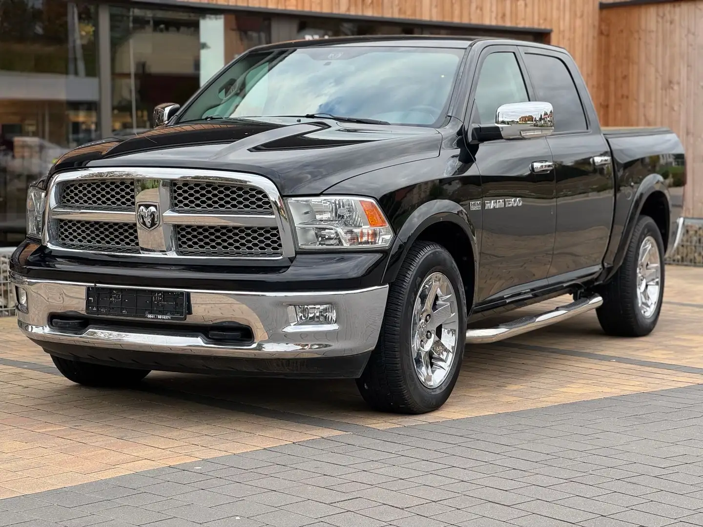 Dodge RAM Ram 1500 Laramie Schwarz - 1