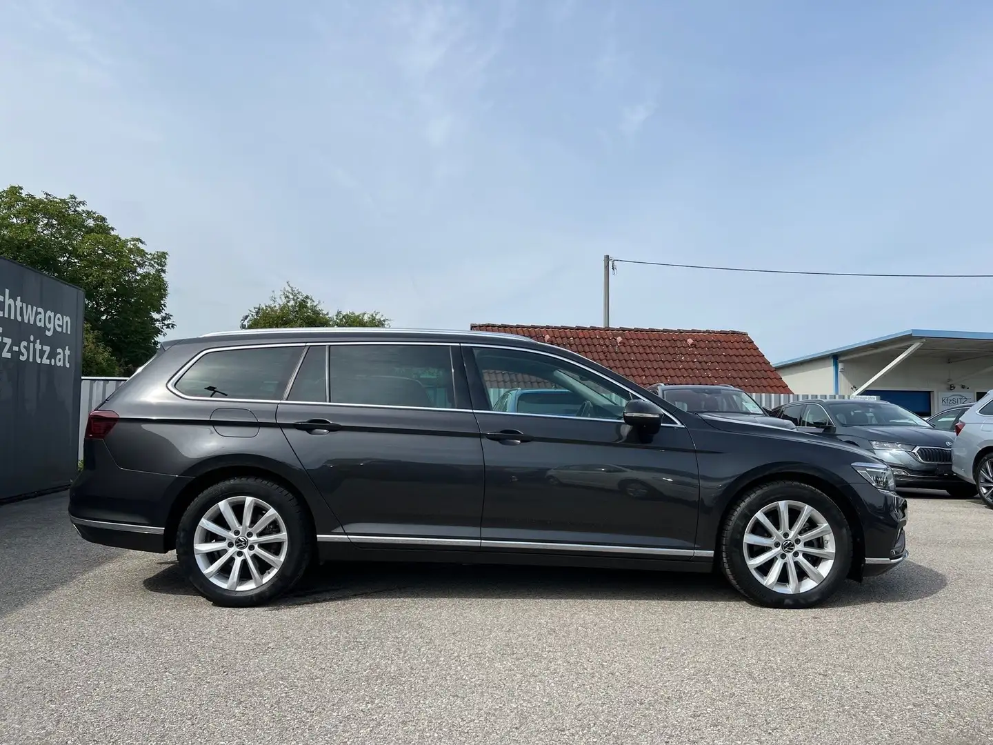 Volkswagen Passat Variant Elegance 2,0 SCR TDI DSG | NP: €62.300 Grau - 2