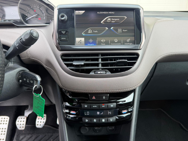 Peugeot 2008 1.6 VTi Féline/PANO/TREKH/PARKS/NAVI/APK/NAP — photo 16