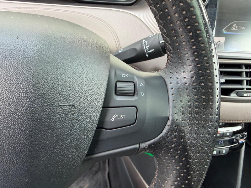Peugeot 2008 1.6 VTi Féline/PANO/TREKH/PARKS/NAVI/APK/NAP — photo 14