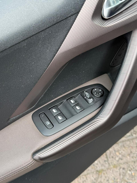 Peugeot 2008 1.6 VTi Féline/PANO/TREKH/PARKS/NAVI/APK/NAP — photo 11