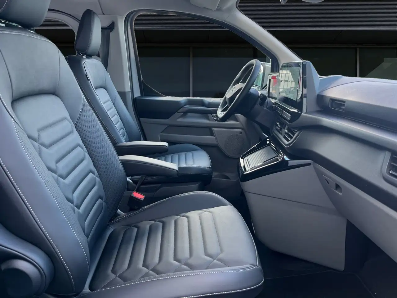 Ford Tourneo Custom 2026 — фото 12