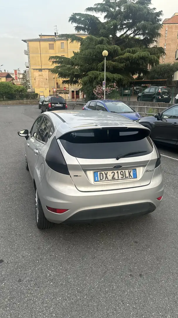 Ford Fiesta 5p 1.4 tdci Titanium ok neopatentati Argento - 2
