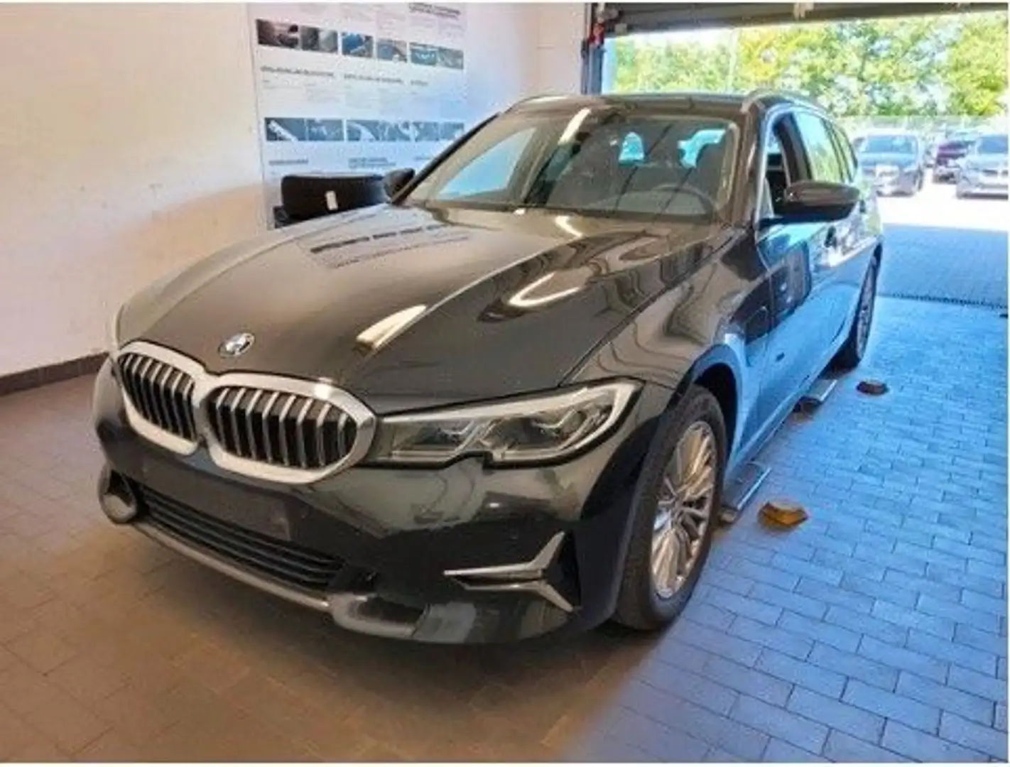 BMW 330 e Luxury Line HUD/Laser/ParkAs+/AHK/SportSitz Schwarz - 1