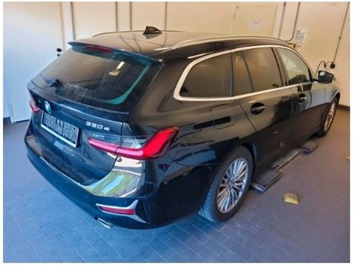 BMW 330 e Luxury Line HUD/Laser/ParkAs+/AHK/SportSitz Schwarz - 2