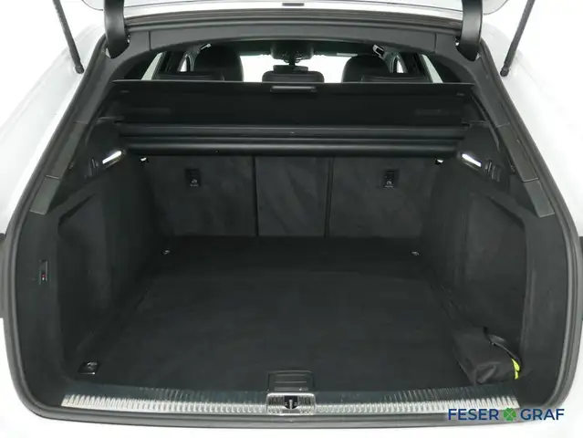 Audi A4 view 12