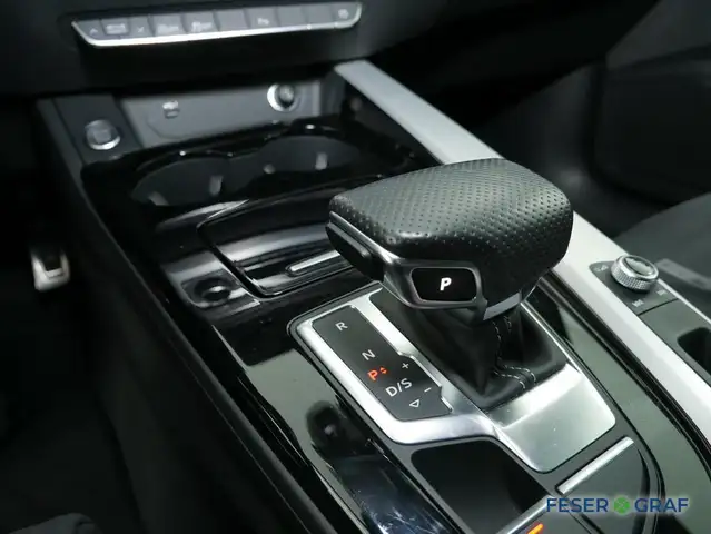 Audi A4 view 9