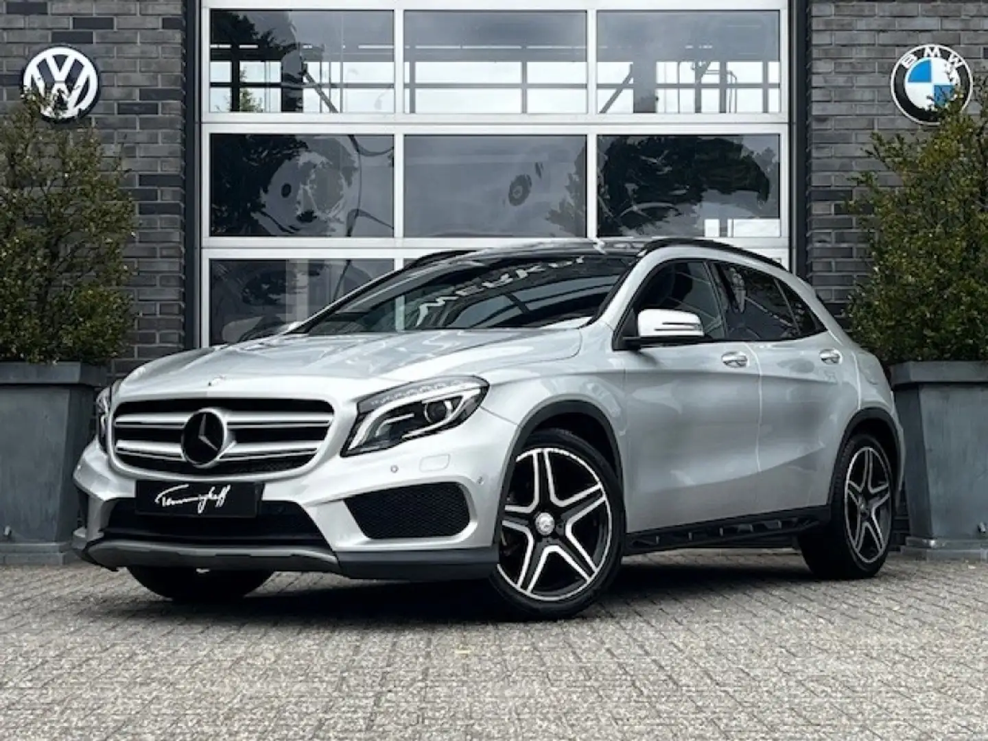 Mercedes-Benz GLA 200 200 AUT. AMG - LEDER -  PANO - NAVI - ORG. NL Grijs - 1