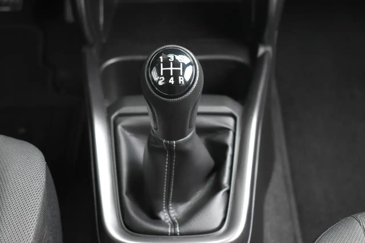 Suzuki Swift 2025 — фото 10