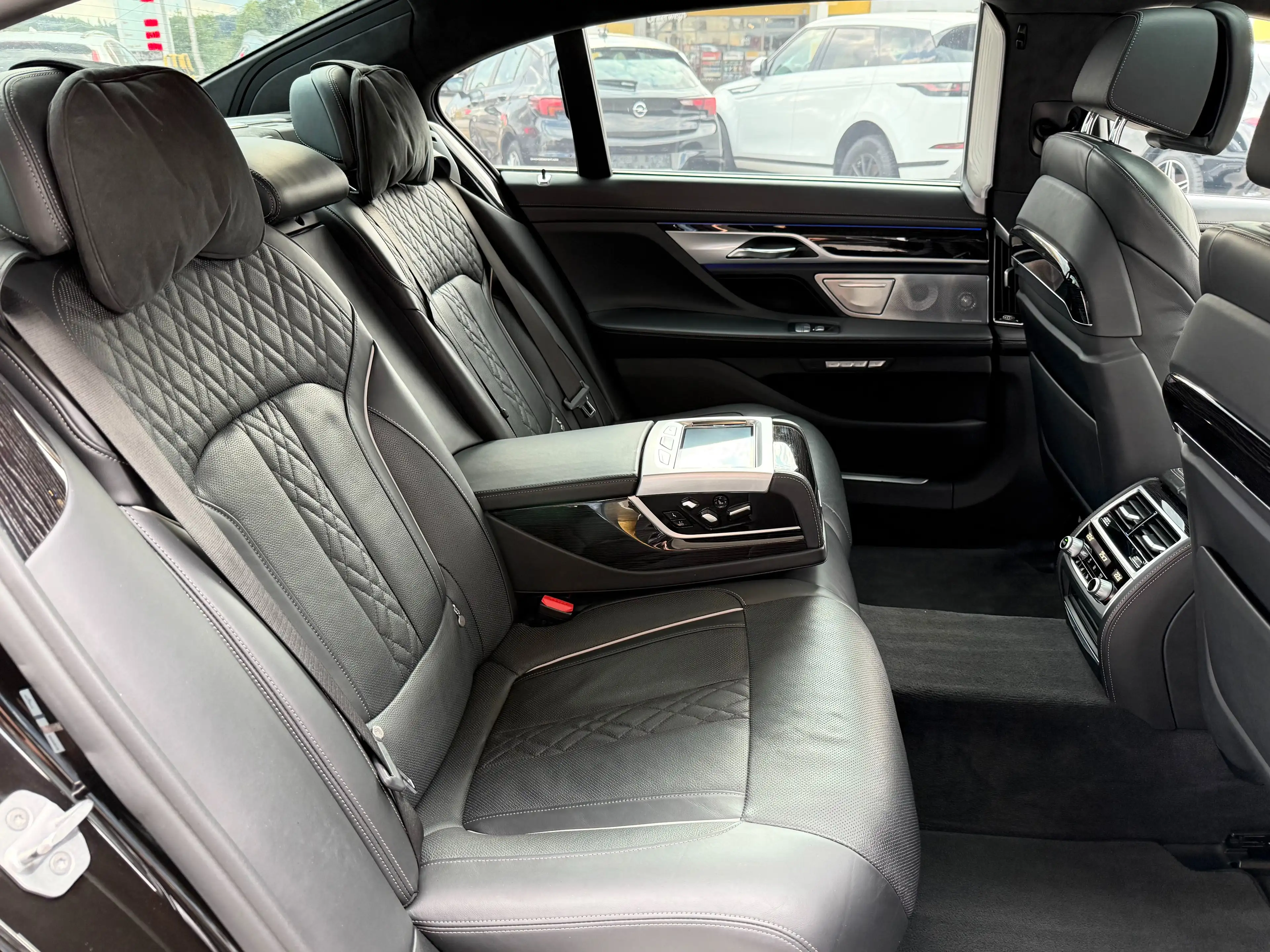 BMW 760 M Li V12 xDrive *Vollausstattung* — photo 25