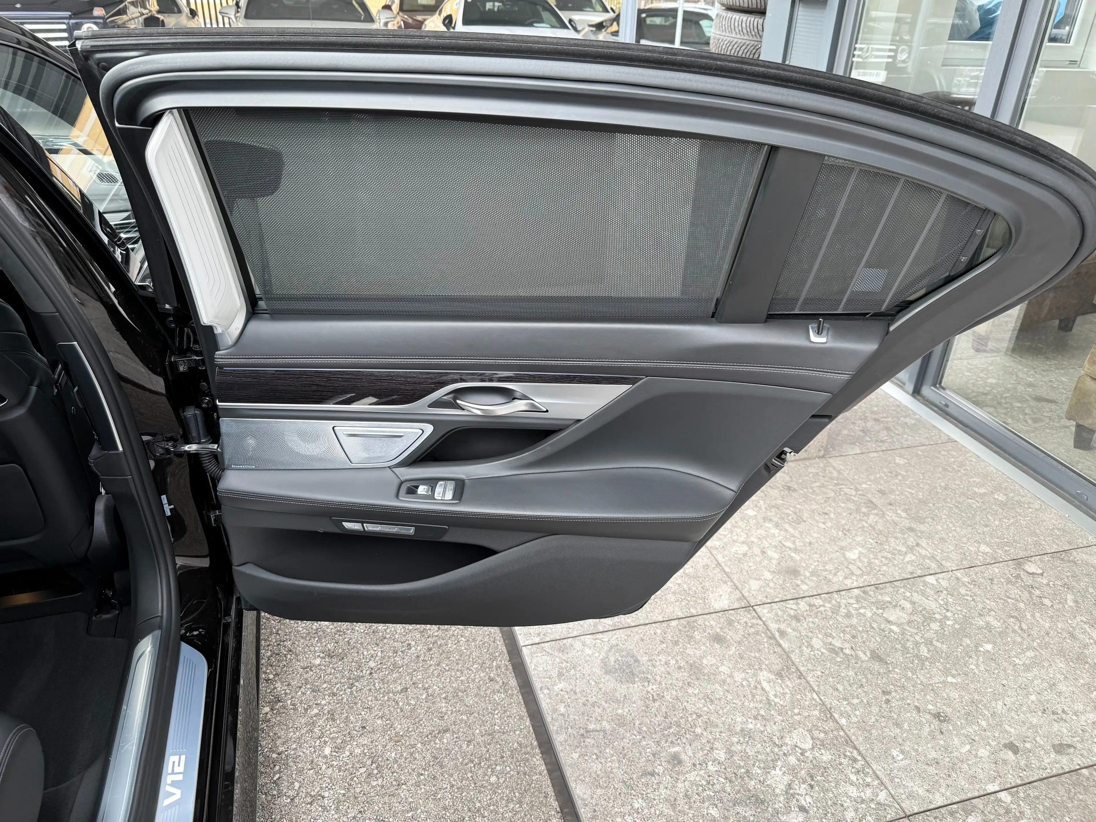 BMW 760 M Li V12 xDrive *Vollausstattung* — photo 23