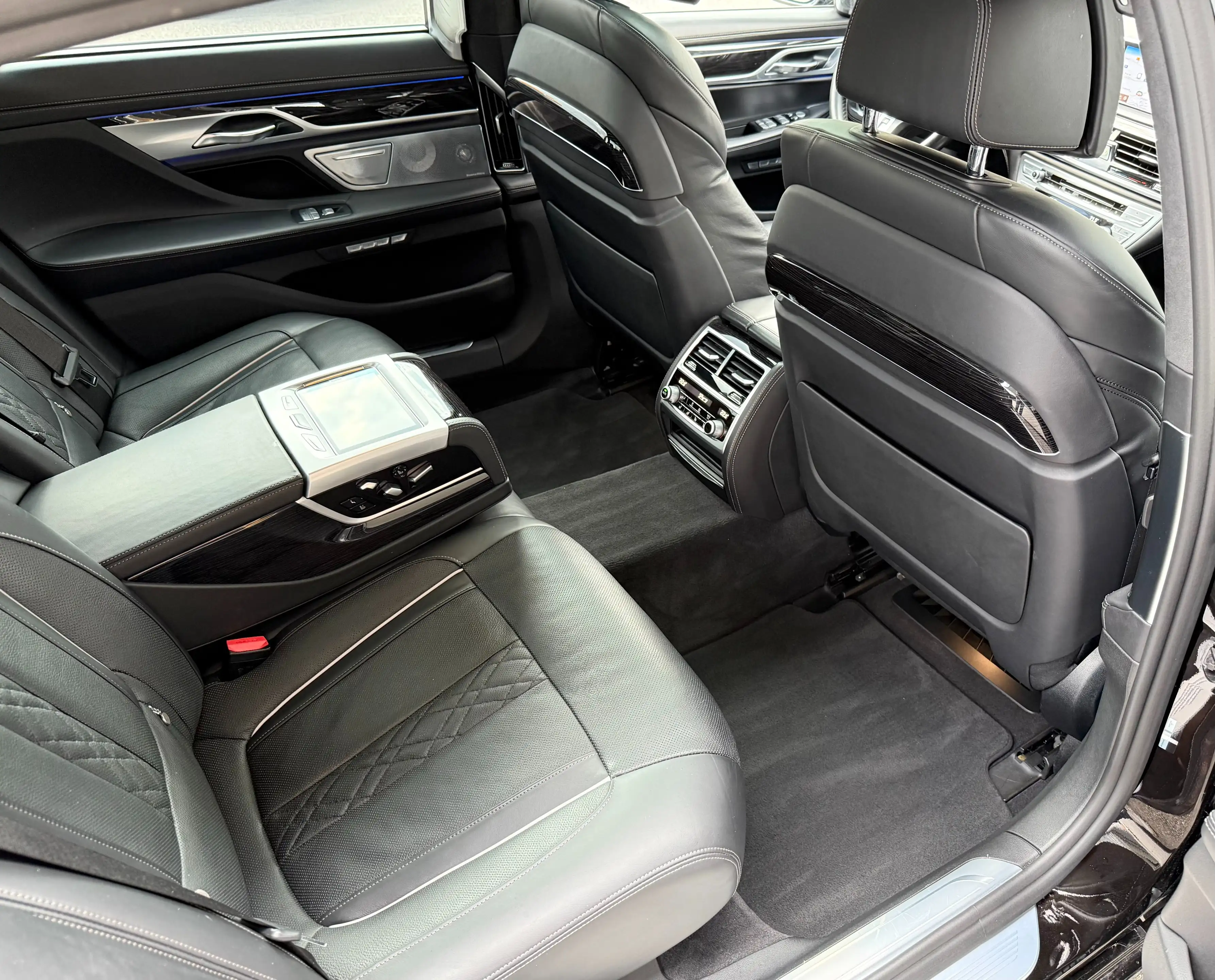 BMW 760 M Li V12 xDrive *Vollausstattung* — photo 24
