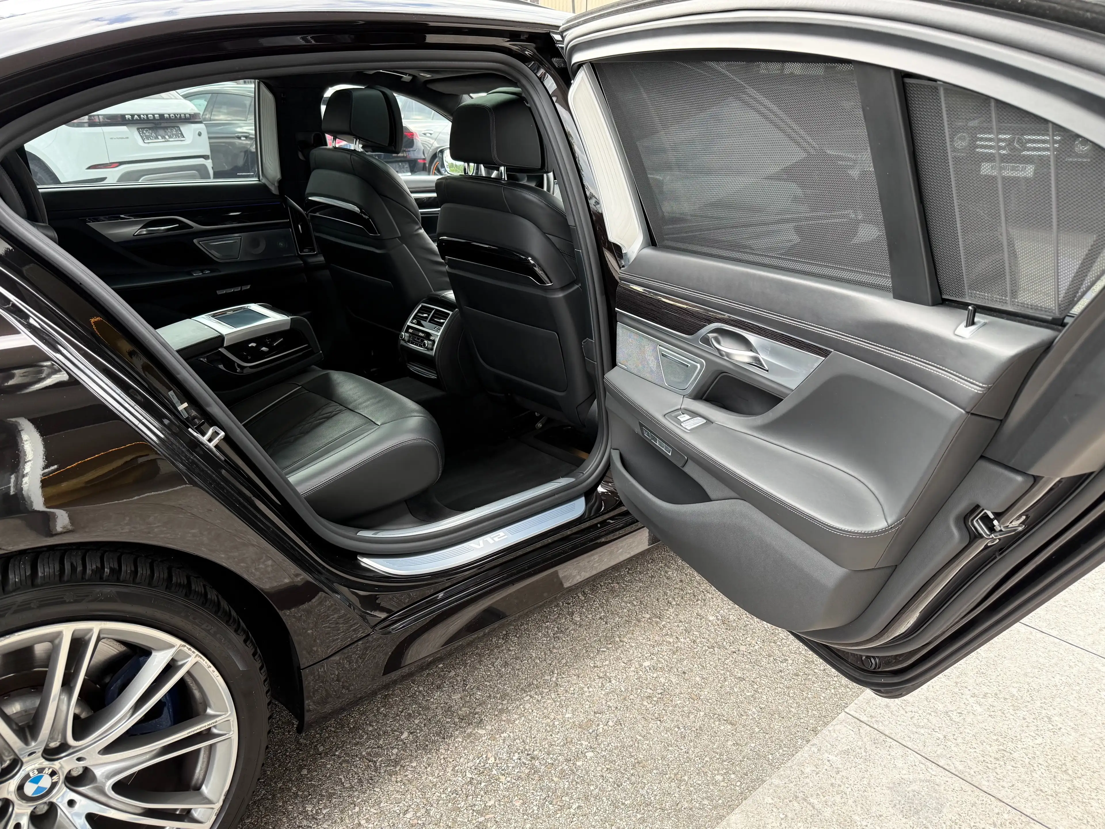 BMW 760 M Li V12 xDrive *Vollausstattung* — photo 22