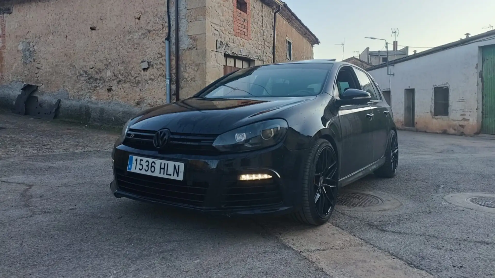 Volkswagen Golf 2.0 TSI R Schwarz - 1