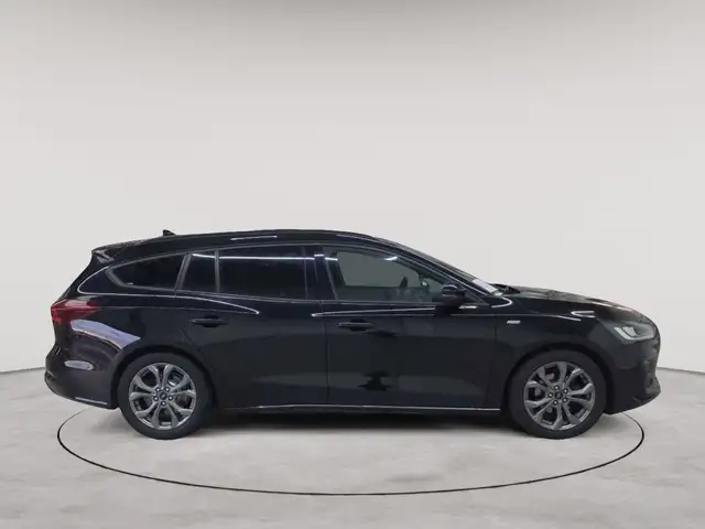 Ford Focus view 3