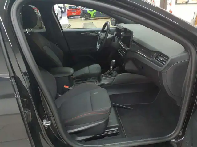 Ford Focus view 8