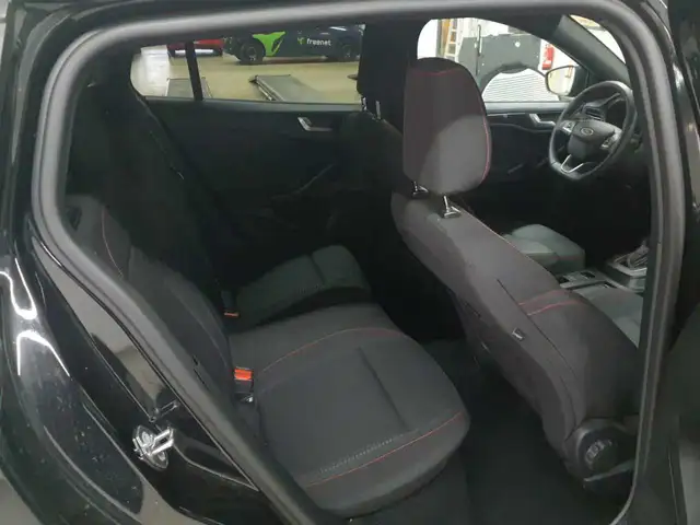 Ford Focus view 14