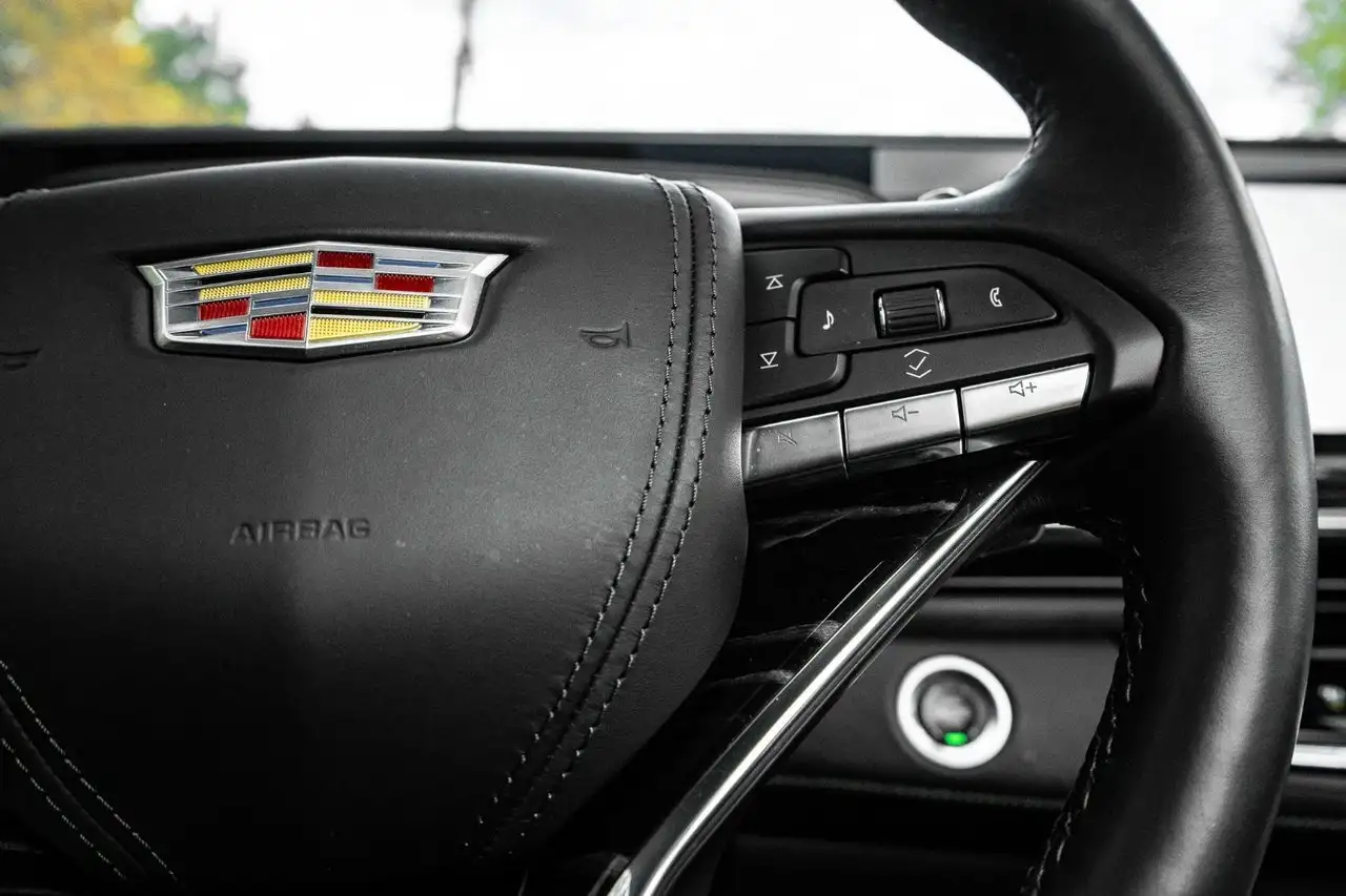 Cadillac Escalade снимка Cadillac Escalade