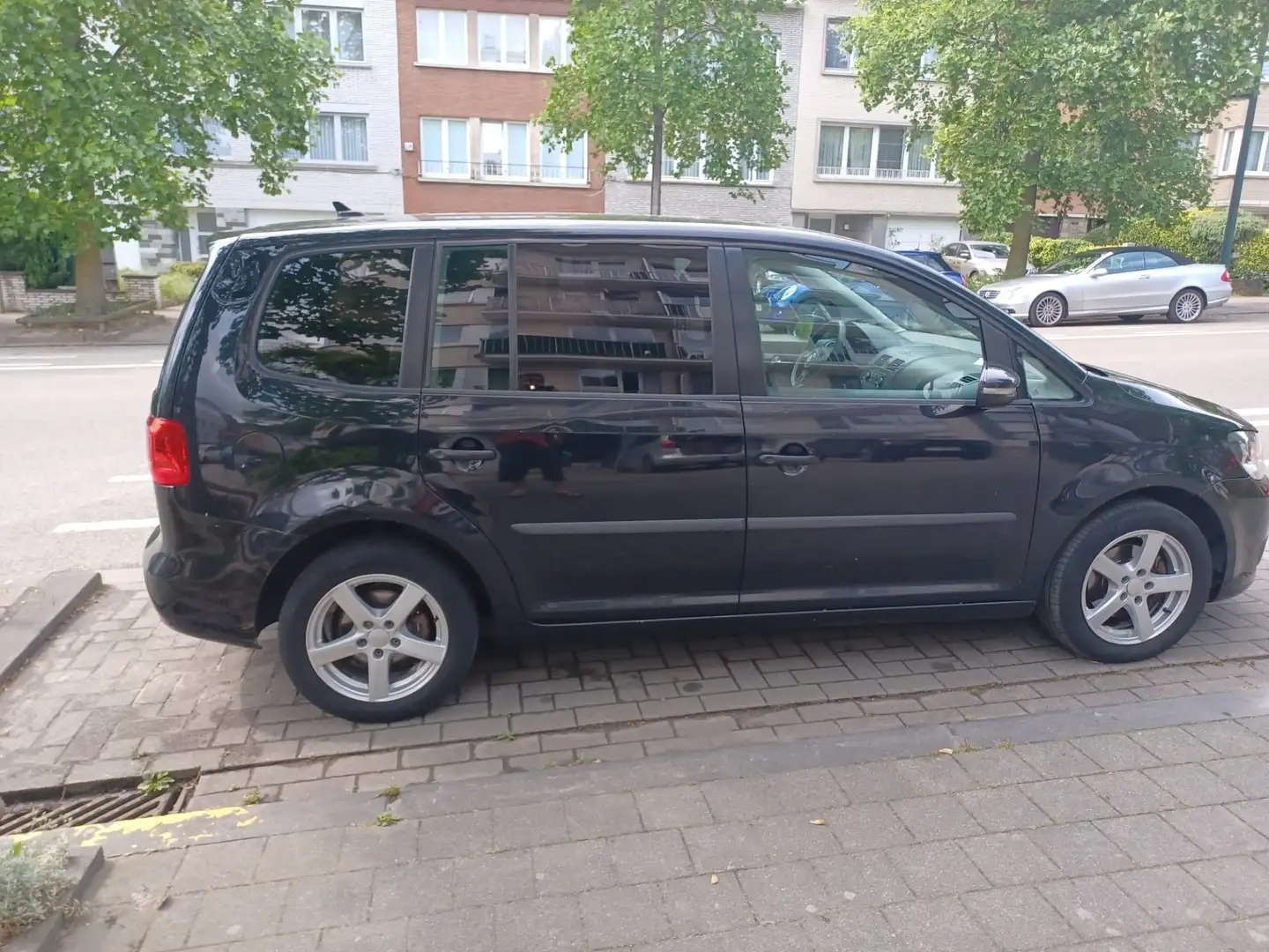 Volkswagen Touran 1.6 CR TDi Highline - 1