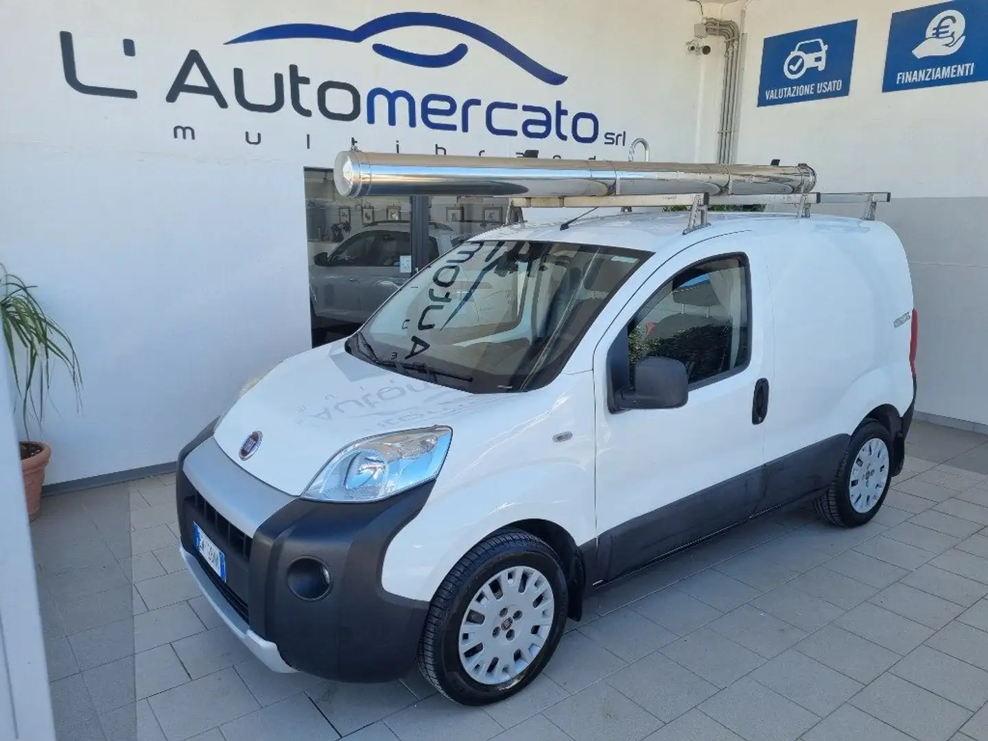 Fiat Fiorino 1.3 MJT 75CV Furgone Adventure E5+ Blanc - 1