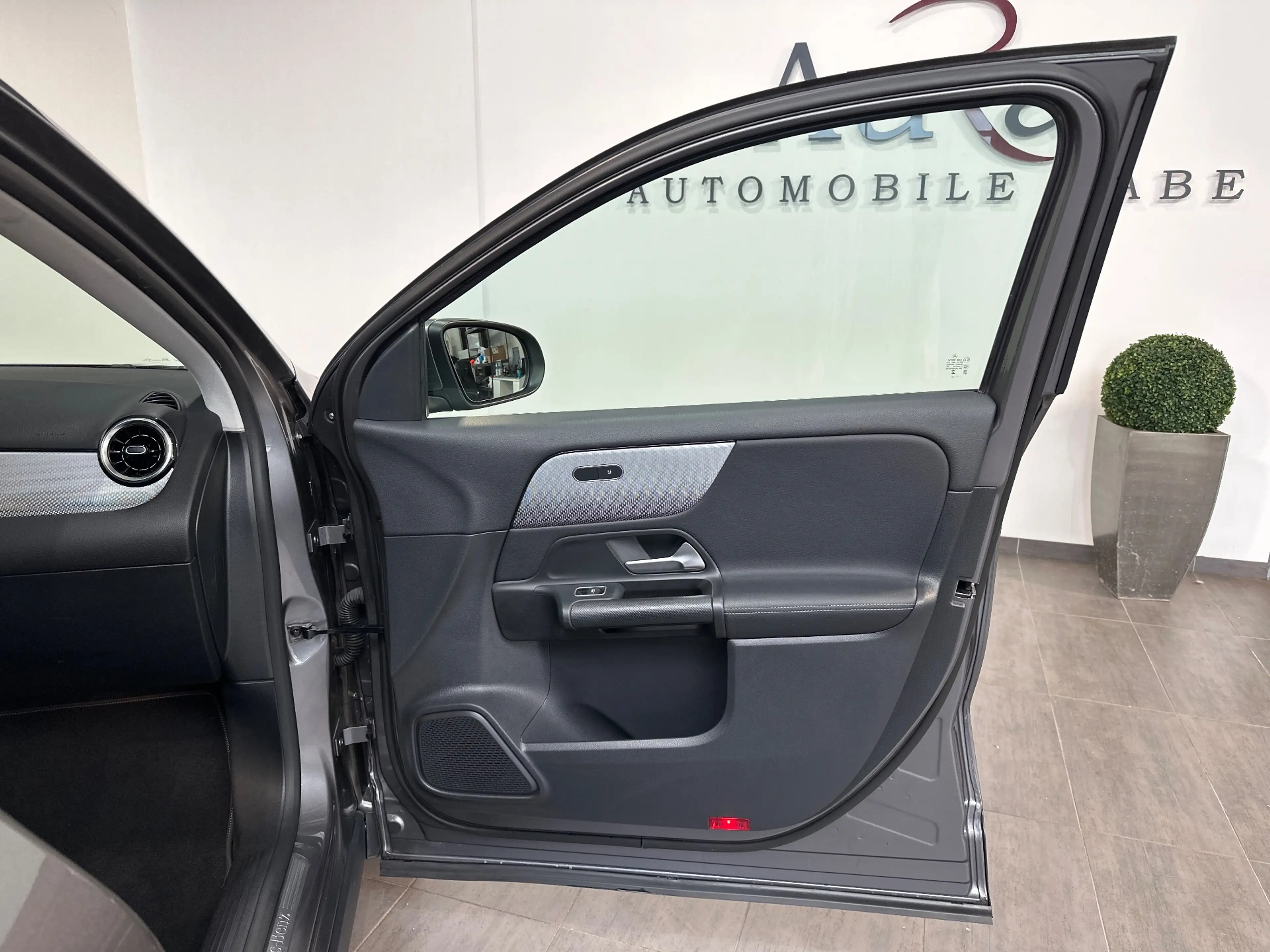Mercedes-Benz GLA 180 d Style NAV+LED+WIDESCREEN+KAMERA+1HD+17ZOLL+1HD — photo 7