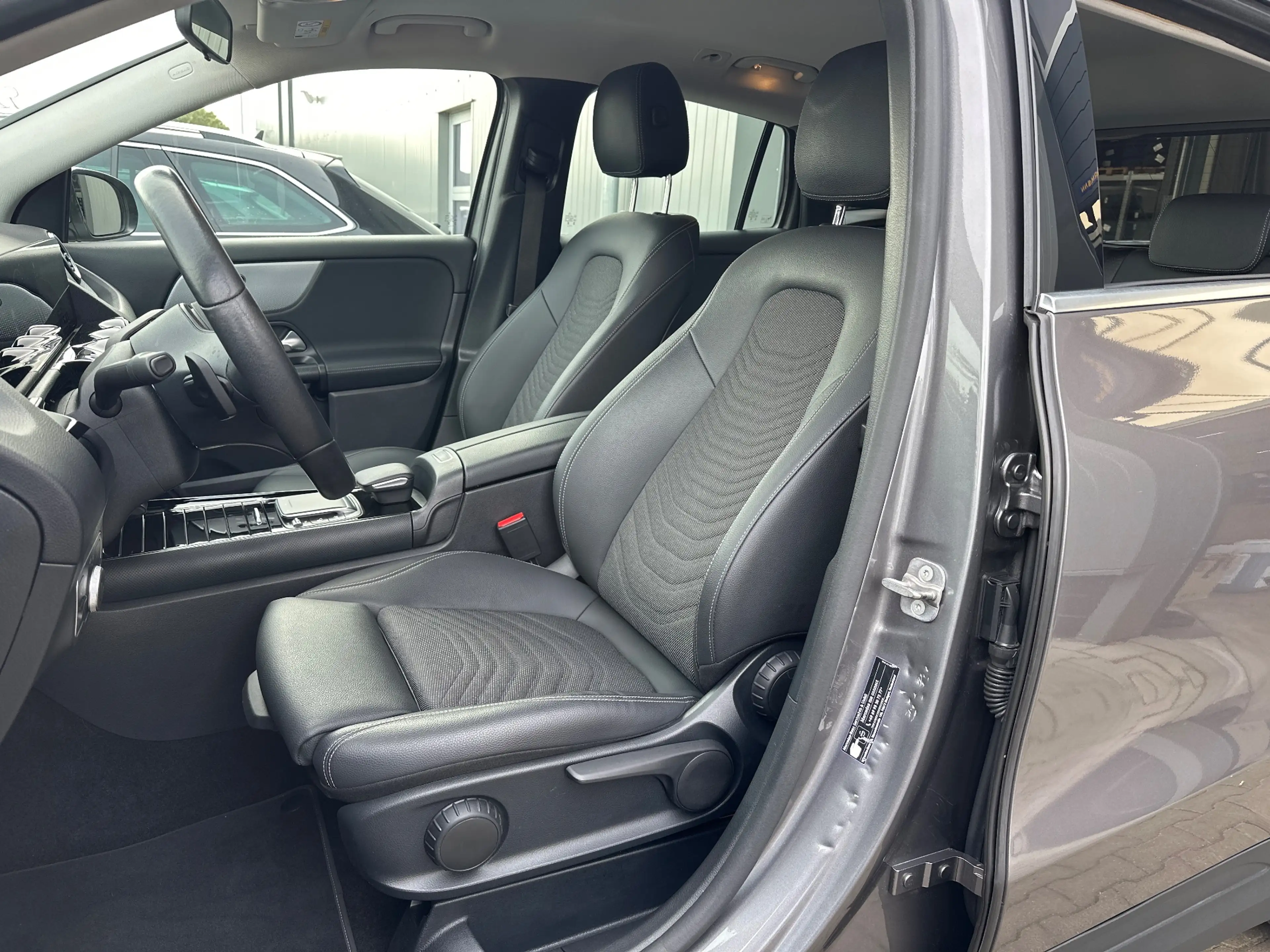 Mercedes-Benz GLA 180 d Style NAV+LED+WIDESCREEN+KAMERA+1HD+17ZOLL+1HD — photo 10