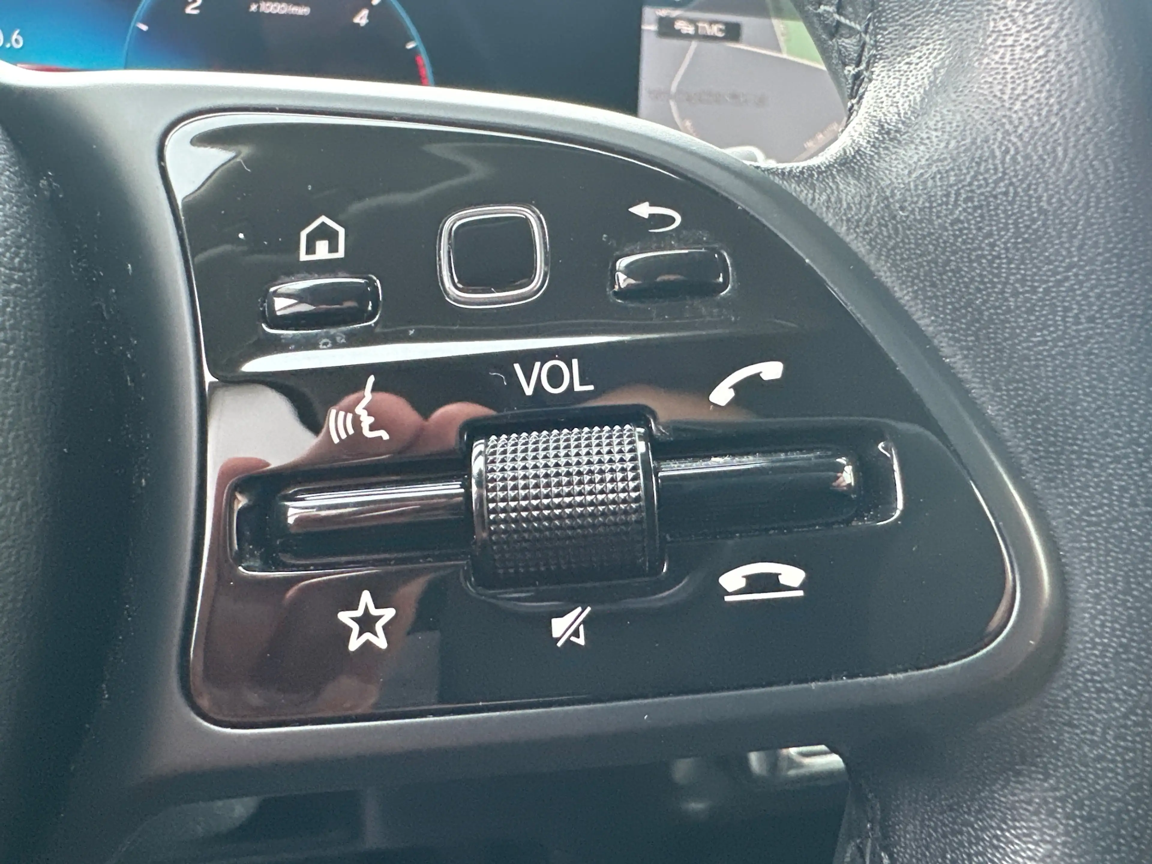 Mercedes-Benz GLA 180 d Style NAV+LED+WIDESCREEN+KAMERA+1HD+17ZOLL+1HD — photo 14