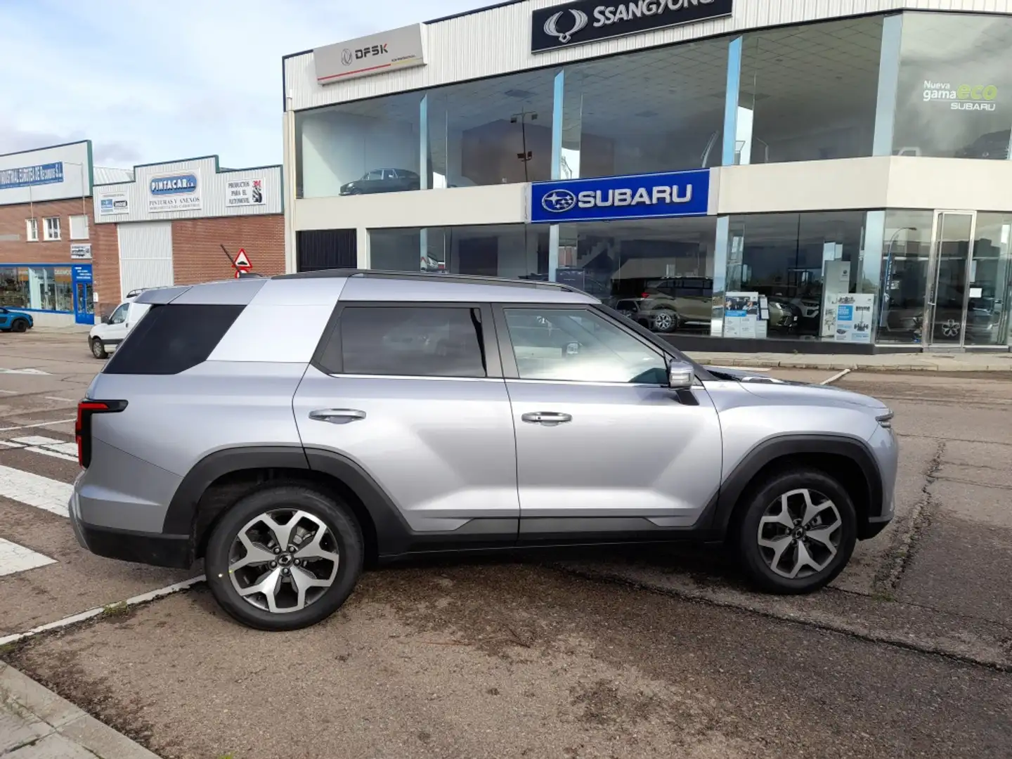 SsangYong Torres G15T Life 4x2 Aut. Gris - 2