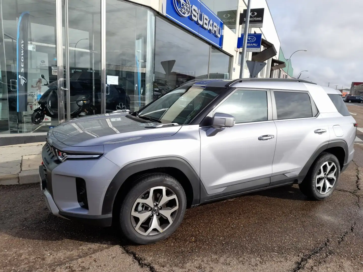 SsangYong Torres G15T Life 4x2 Aut. Gris - 1