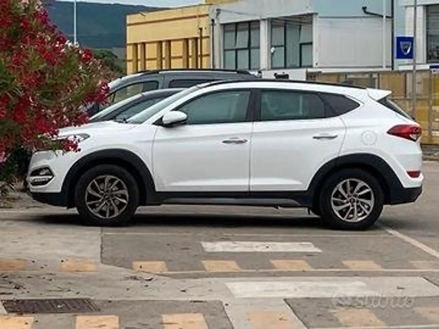 Hyundai TUCSON Tucson II 2015 1.7 crdi Xpossible 2wd 115cv Bianco - 1