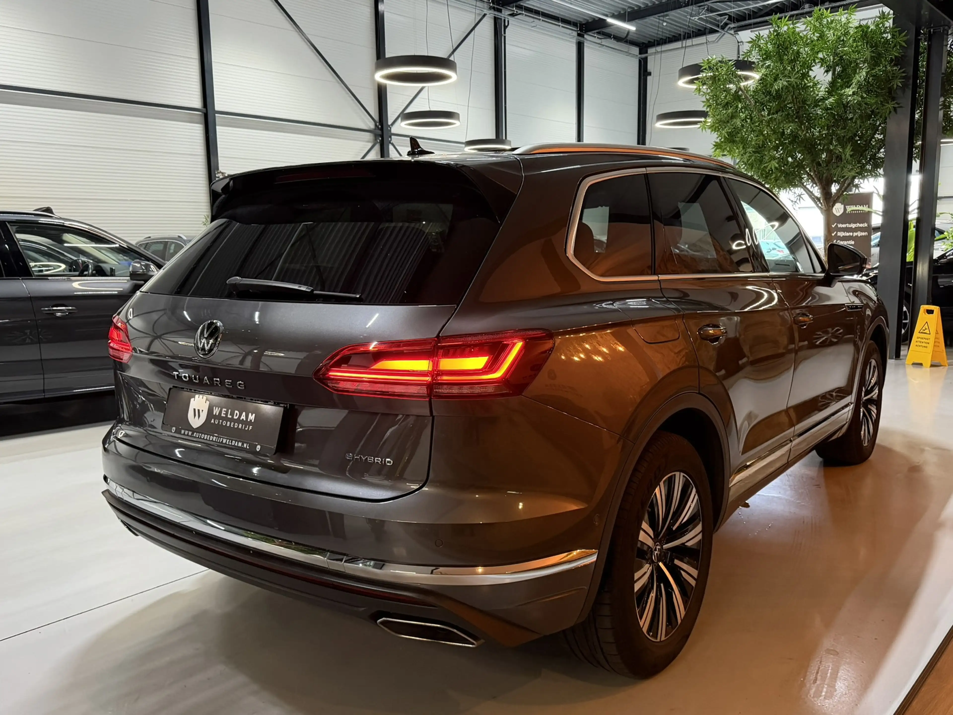 Volkswagen Touareg 3.0 TSi eHybrid 4MOTION 381PK Elegance BOVAG Garan — photo 16