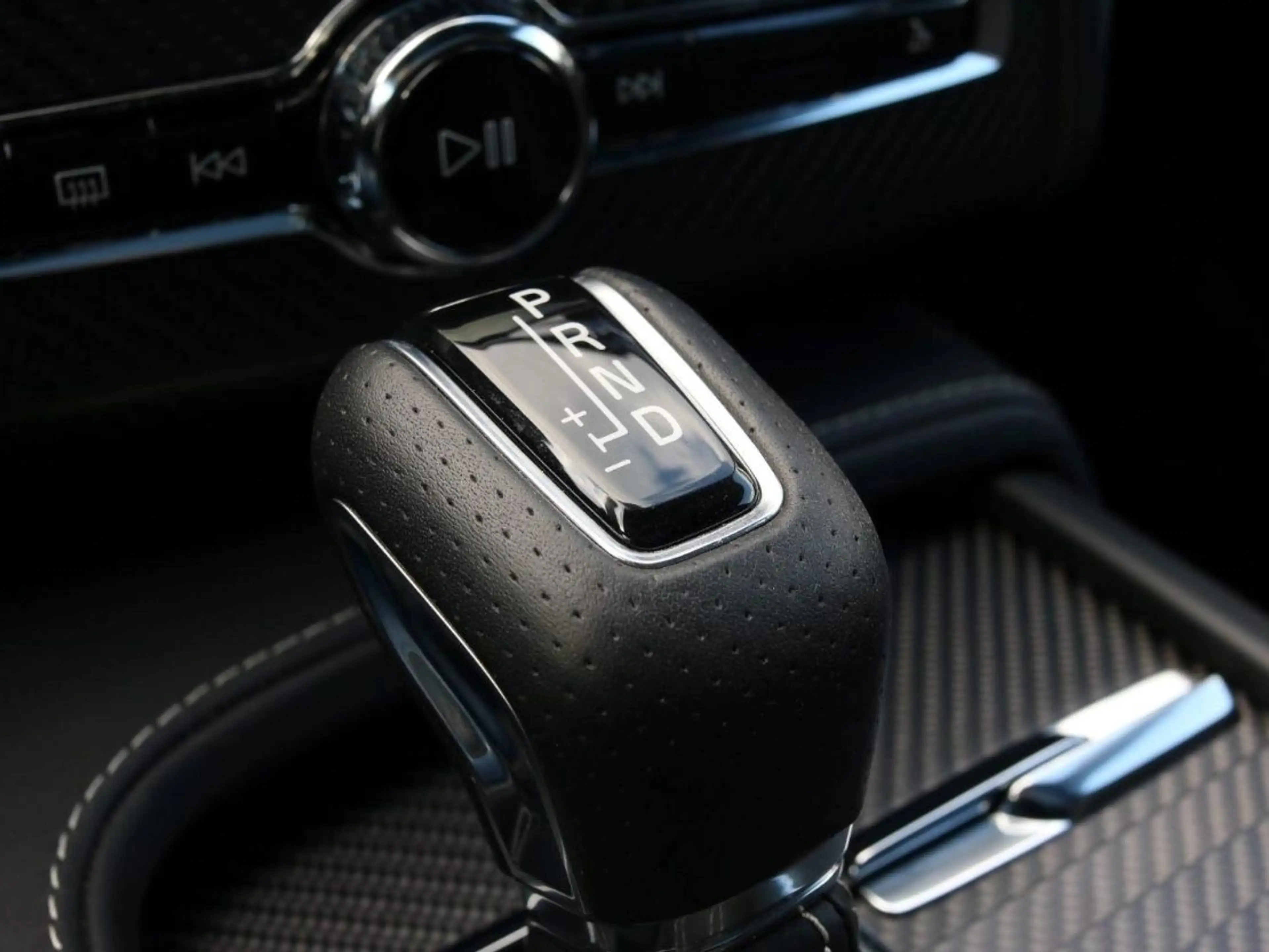 Volvo XC90 R Design AWD 7 Sitzer | Navigation | Leder — photo 13